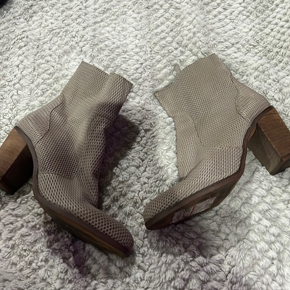Hinge booties 7.5 Beautiful 😻